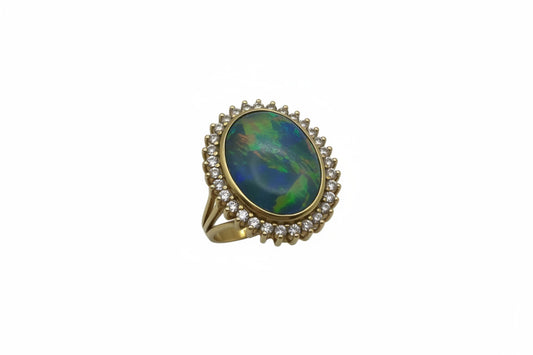 Opal Ring mit Brillanten – 18 Karat Gelbgold | 0.64 ct Diamanten | Bijouterie Gossauer