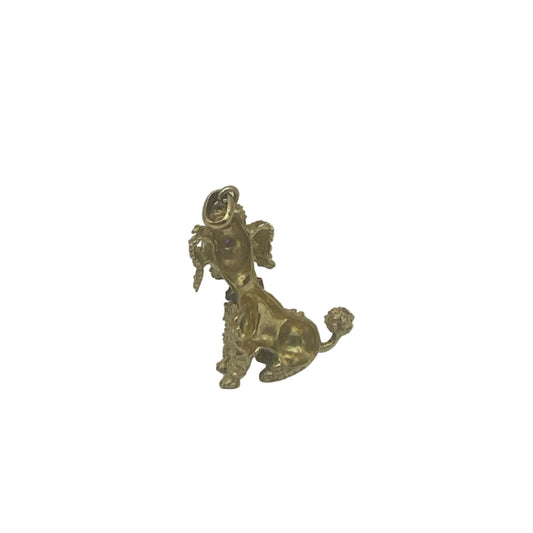 Pendentif caniche en or 18 carats – 10,80 g, yeux rubis, grand œillet – Occasion