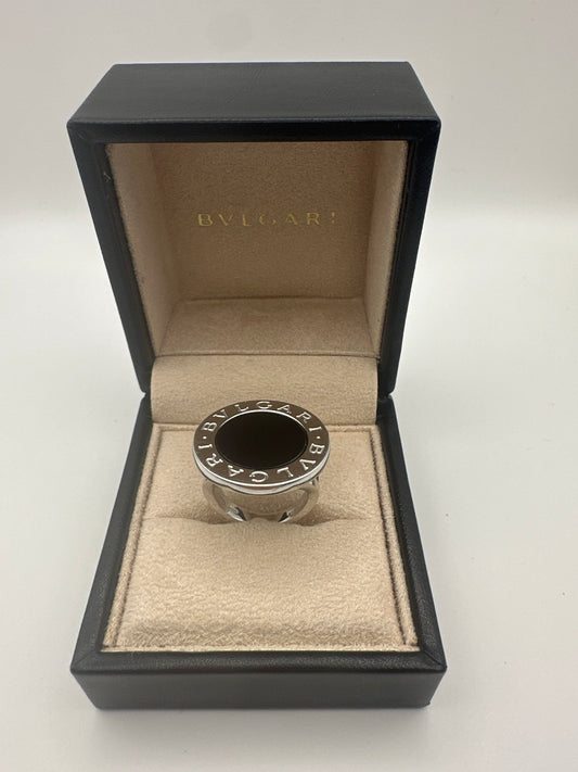 Bague Bulgari d'occasion en or blanc 18 carats avec onyx – taille 54 (ajustable)