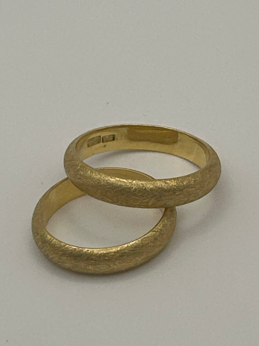 Alliances en or 18 carats – intemporelles, élégantes et disponibles dans toutes les tailles